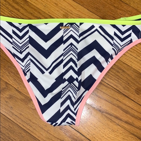 Victoria's Secret cheeky bathing suit bottom - Picture 4 of 4